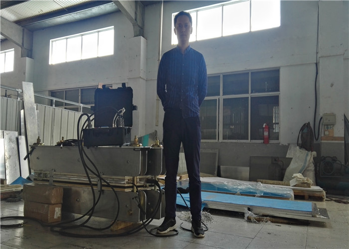 Durable Rubber Conveyor Belt Vulcanizing Equipment For Metallurgy Heat Pressnation