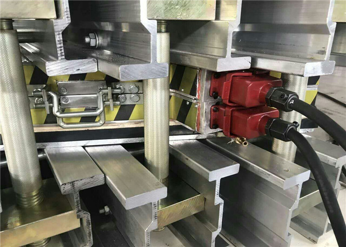 Mobile With Wheels Rubber Conveyor Belt Vulcanizer Temperature 0-200 Celsius Portable Equipment For Conveyor Maintenance